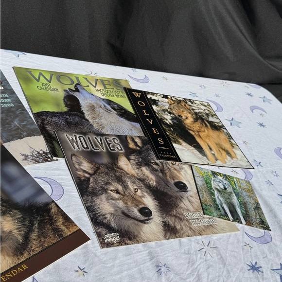 2000 & 2001 Wolves Themed Calendars & National Geographic Magazine - Picture 3 of 14
